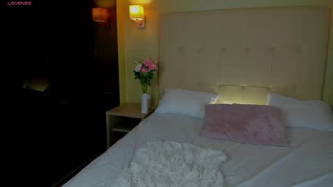 Mariel online show from 12/03/25, 01:57