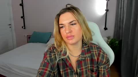 Mariel online show from 03/23/26, 01:42