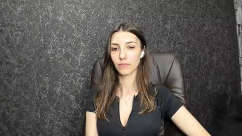 Snapshot of marielleanker chatting on 09/23/25, 10:51 marielleanker online show from 09/23/25, 10:51