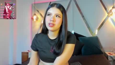 Snapshot of marielqueenx chatting on 03/07/25, 05:29 Viviana online show from 03/07/25, 05:29