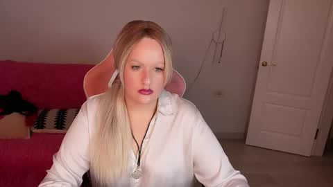 mariemlui online show from 10/11/25, 11:09