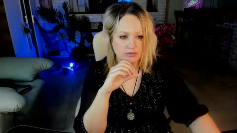 mariemlui online show from 10/26/25, 12:11