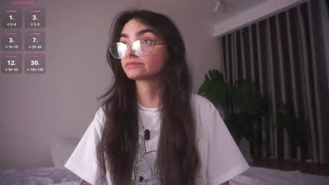 Snapshot of mariena_ chatting on 03/03/26, 12:33 Mia online show from 03/03/26, 12:33