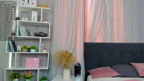 Snapshot of mariespence chatting on 02/24/25, 09:32 Sophia is hereTry my private online show from 02/24/25, 09:32