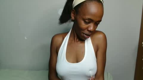 Snapshot of marigold_gift chatting on 04/11/26, 12:20 gold online show from 04/11/26, 12:20