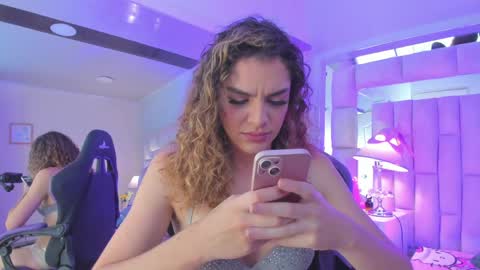 Snapshot of mariiahneedles chatting on 05/07/26, 07:52 mariiahneedles online show from 05/07/26, 07:52