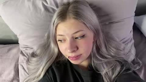 Snapshot of marikorin chatting on 01/24/25, 10:53 Mariko and Rin online show from 01/24/25, 10:53