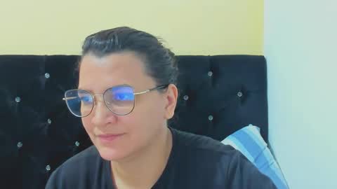 Snapshot of marilyn_garcia chatting on 12/23/24, 03:33 MARILYN SEXY online show from 12/23/24, 03:33