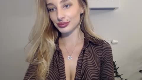 Snapshot of marilyndevilish chatting on 12/19/24, 03:41 MarilynDevilish online show from 12/19/24, 03:41