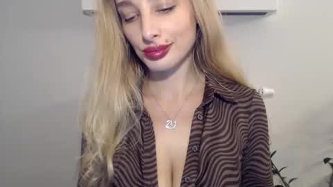 Snapshot of marilyndevilish chatting on 12/19/24, 06:45 MarilynDevilish online show from 12/19/24, 06:45