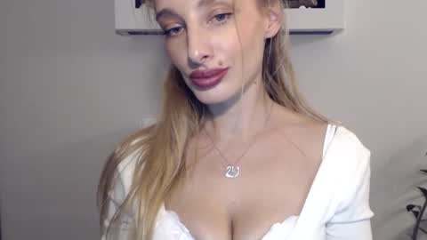 Snapshot of marilyndevilish chatting on 01/05/25, 12:31 MarilynDevilish online show from 01/05/25, 12:31