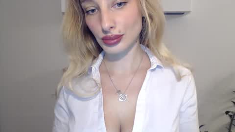 Snapshot of marilyndevilish chatting on 01/06/25, 03:40 MarilynDevilish online show from 01/06/25, 03:40
