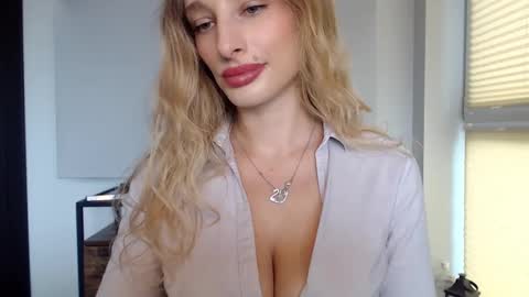 Snapshot of marilyndevilish chatting on 01/24/25, 11:37 MarilynDevilish online show from 01/24/25, 11:37