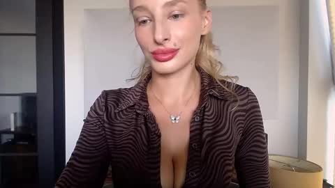 Snapshot of marilyndevilish chatting on 09/11/25, 08:03 MarilynDevilish online show from 09/11/25, 08:03