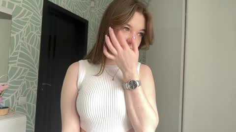 Snapshot of marilynie chatting on 05/26/26, 05:47 Sally 3 online show from 05/26/26, 05:47