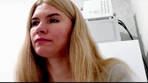 Snapshot of marinaobscura chatting on 10/07/25, 09:06 Emma online show from 10/07/25, 09:06