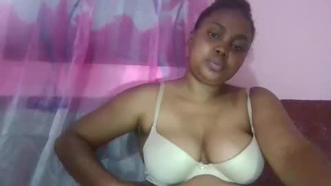 Snapshot of marinarahe chatting on 12/17/25, 06:03 marinarahe online show from 12/17/25, 06:03