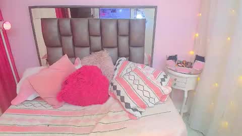 Nathaly online show from 10/22/25, 01:44