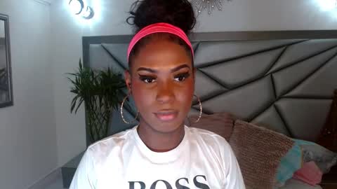 Nathaly online show from 11/19/25, 02:06