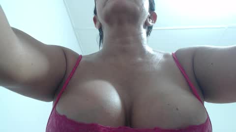 mariska_69 online show from 12/21/25, 02:57