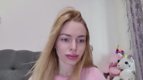mariwell online show from 05/17/26, 02:42