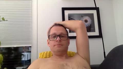 Snapshot of mark32571 chatting on 04/16/26, 08:48 Little Mark online show from 04/16/26, 08:48