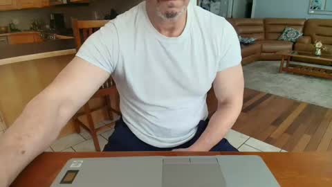 Snapshot of mark48130 chatting on 02/24/25, 04:04 Mark online show from 02/24/25, 04:04