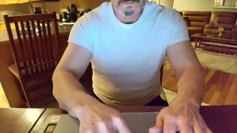 Snapshot of mark48130 chatting on 03/02/25, 01:26 Mark online show from 03/02/25, 01:26