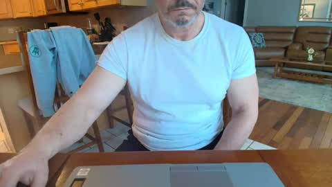 Snapshot of mark48130 chatting on 03/08/25, 01:03 Mark online show from 03/08/25, 01:03