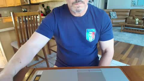 Snapshot of mark48130 chatting on 03/10/25, 10:02 Mark online show from 03/10/25, 10:02