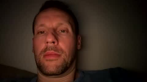 Snapshot of mark__39 chatting on 11/28/25, 10:56 Mark online show from 11/28/25, 10:56