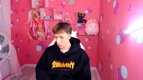 Mark online show from 10/10/25, 03:33