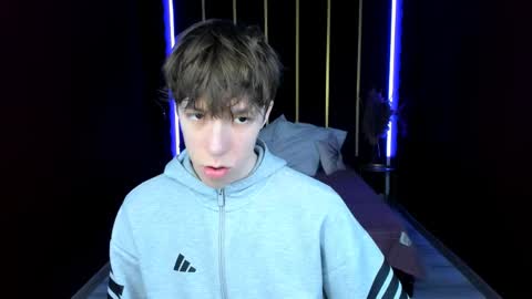 Mark online show from 04/12/26, 09:47