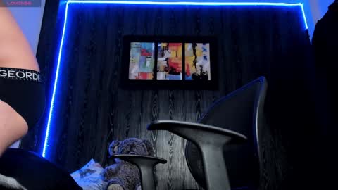 Snapshot of mark_buffet02 chatting on 01/10/25, 10:36 Mark Buffet online show from 01/10/25, 10:36