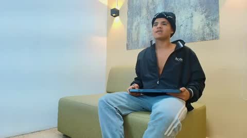 Mark online show from 06/09/26, 03:51