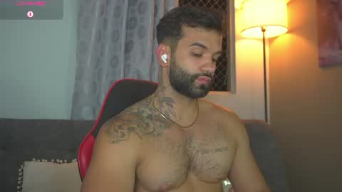 Snapshot of mark_hazze chatting on 07/25/26, 01:25 Mark online show from 07/25/26, 01:25