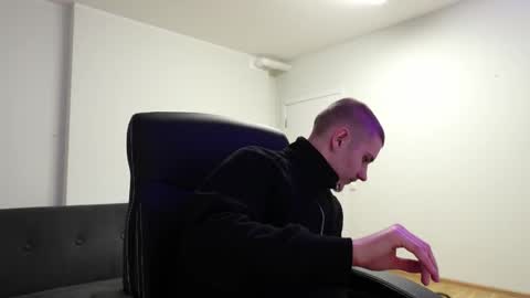 Snapshot of mark_karson chatting on 01/18/26, 01:15 MARK KARSON online show from 01/18/26, 01:15