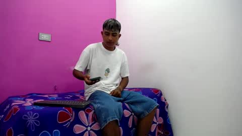 mark_latin18 online show from 02/12/25, 03:29