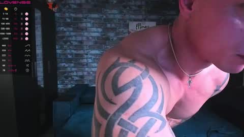 Snapshot of mark_normal chatting on 10/26/25, 04:29 Mark online show from 10/26/25, 04:29