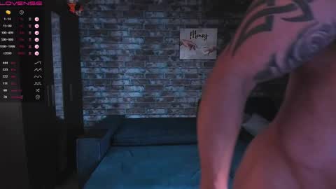 Snapshot of mark_normal chatting on 10/29/25, 03:09 Mark online show from 10/29/25, 03:09