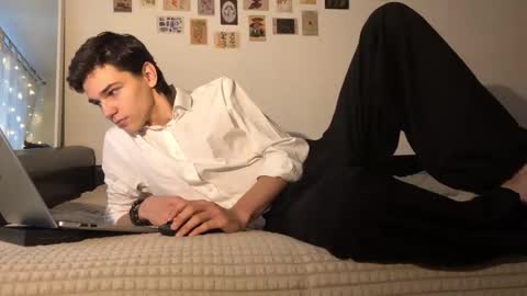 Snapshot of mark_romal chatting on 10/21/25, 09:43 Mark online show from 10/21/25, 09:43