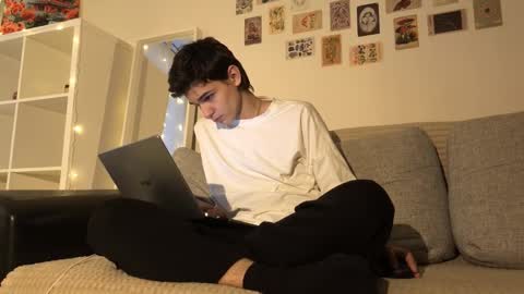 Snapshot of mark_romal chatting on 10/29/25, 01:35 Mark online show from 10/29/25, 01:35