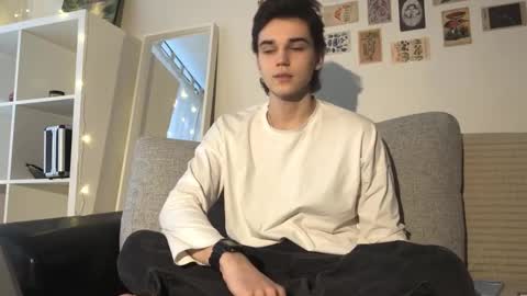 Snapshot of mark_romal chatting on 11/12/25, 11:21 Mark online show from 11/12/25, 11:21