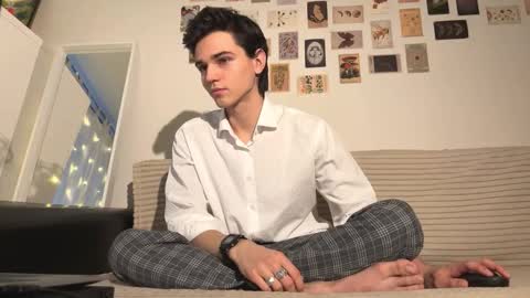 Snapshot of mark_romal chatting on 11/17/25, 12:44 Mark online show from 11/17/25, 12:44