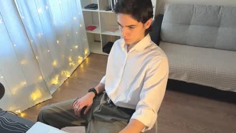 Snapshot of mark_romal chatting on 11/19/25, 10:04 Mark online show from 11/19/25, 10:04