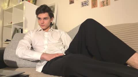 Snapshot of mark_romal chatting on 11/30/25, 01:37 Mark online show from 11/30/25, 01:37