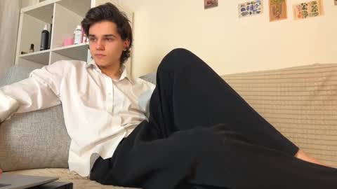 Snapshot of mark_romal chatting on 12/18/25, 01:50 Mark online show from 12/18/25, 01:50