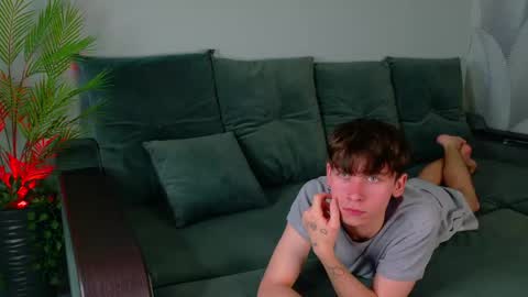 Snapshot of mark_safr chatting on 05/19/26, 11:05 Mark online show from 05/19/26, 11:05