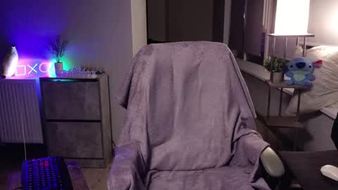 Mark online show from 02/11/25, 09:35