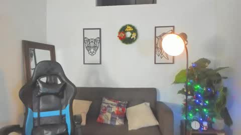 Snapshot of mark_x23 chatting on 12/14/25, 11:31 mark_x23 online show from 12/14/25, 11:31